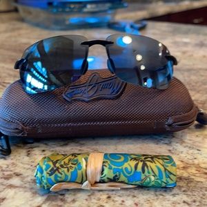 Black Maui Jim Banzai sunglasses MJ SPORT with black lenses